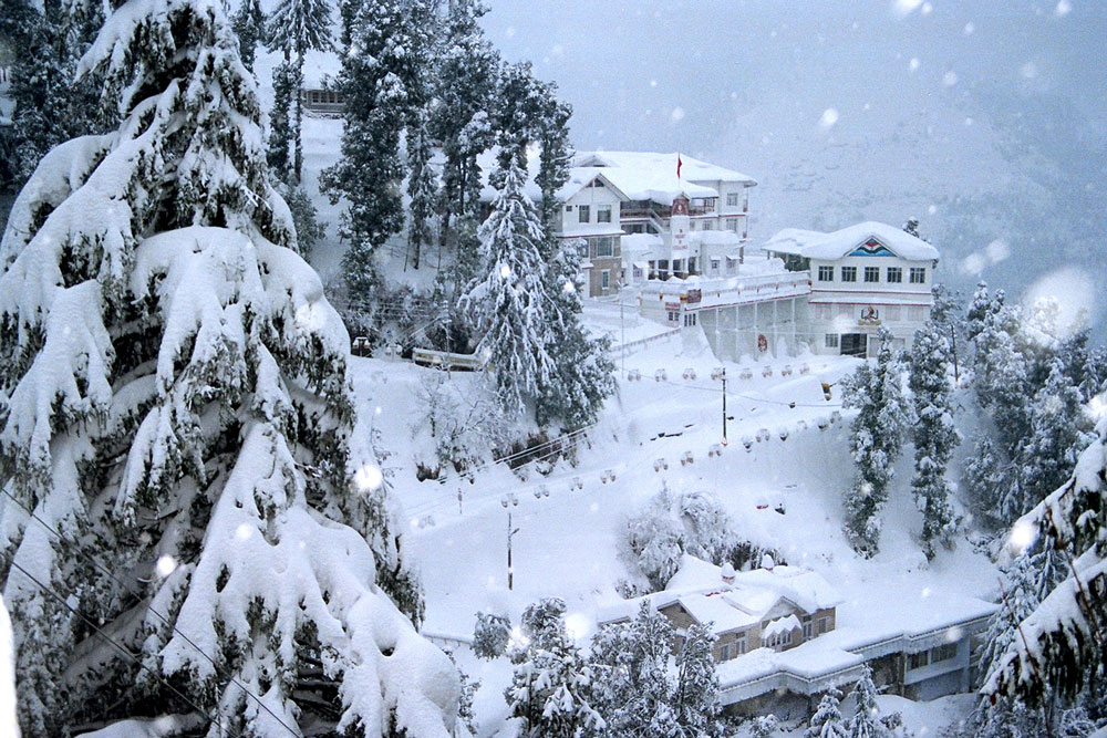Fresh snowfall in Himachal, Rohtang pass again closed